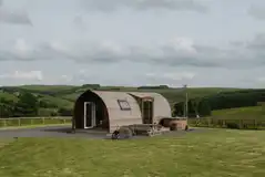 Wigwam Accessible Lodge with Hot Tub 