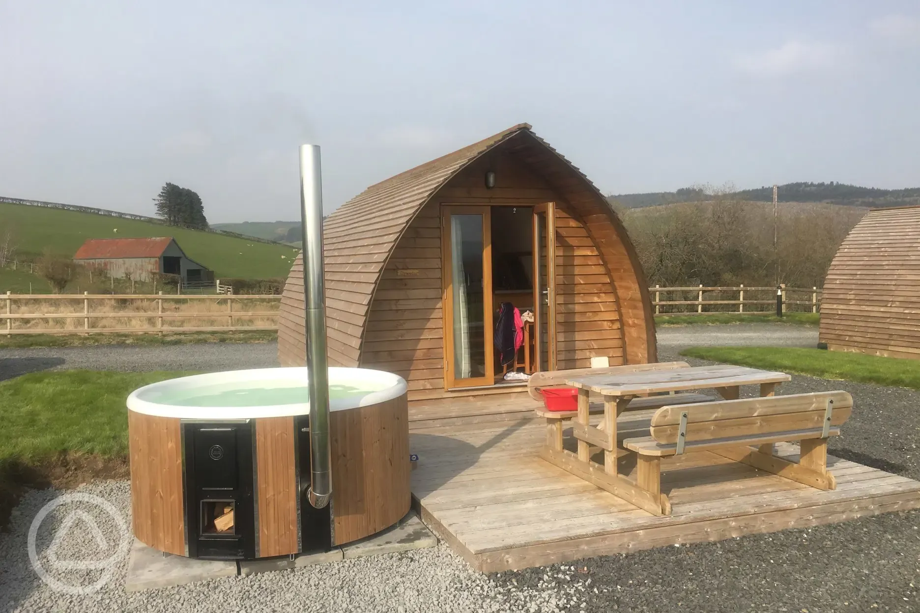 En-suite deluxe Wigwam pod with large hot tub