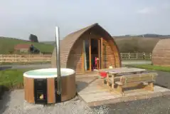 En-suite deluxe Wigwam pod with large hot tub