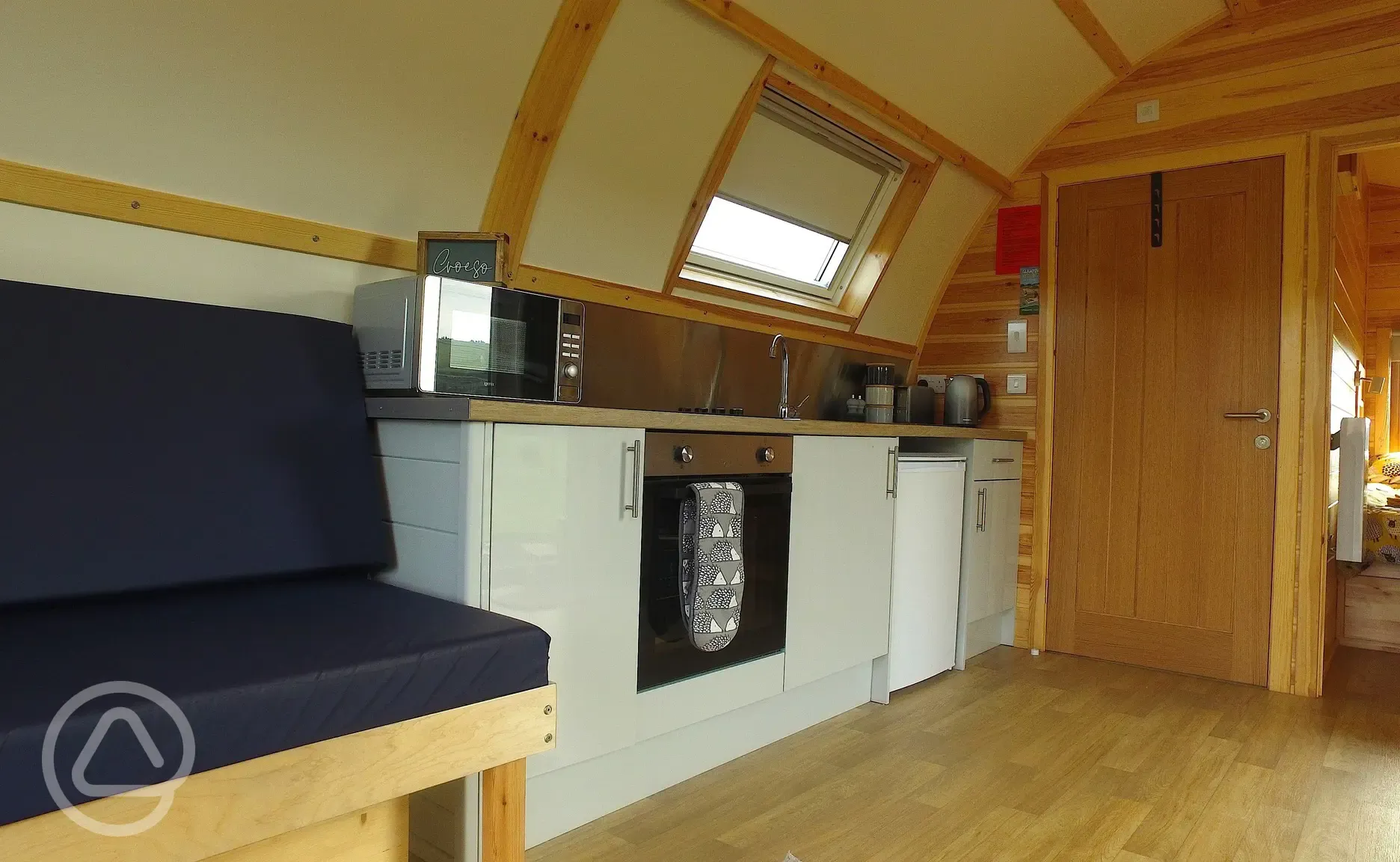 Wigwam Accessible Lodge with Hot Tub interior