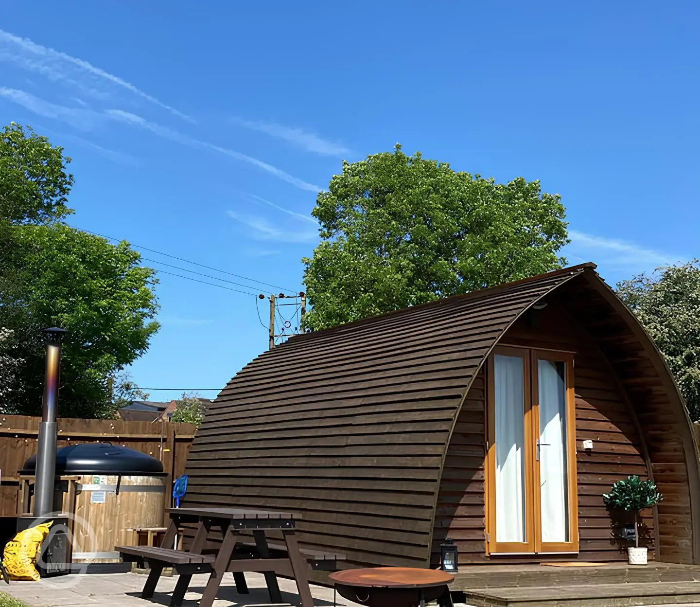 En-suite Wigwam pod with hot tub