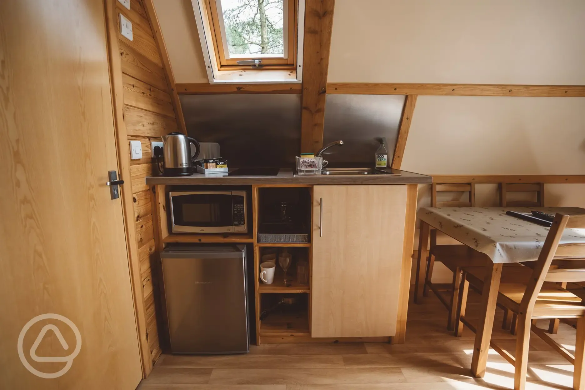 Deluxe ensuite Wigwam pod kitchenette