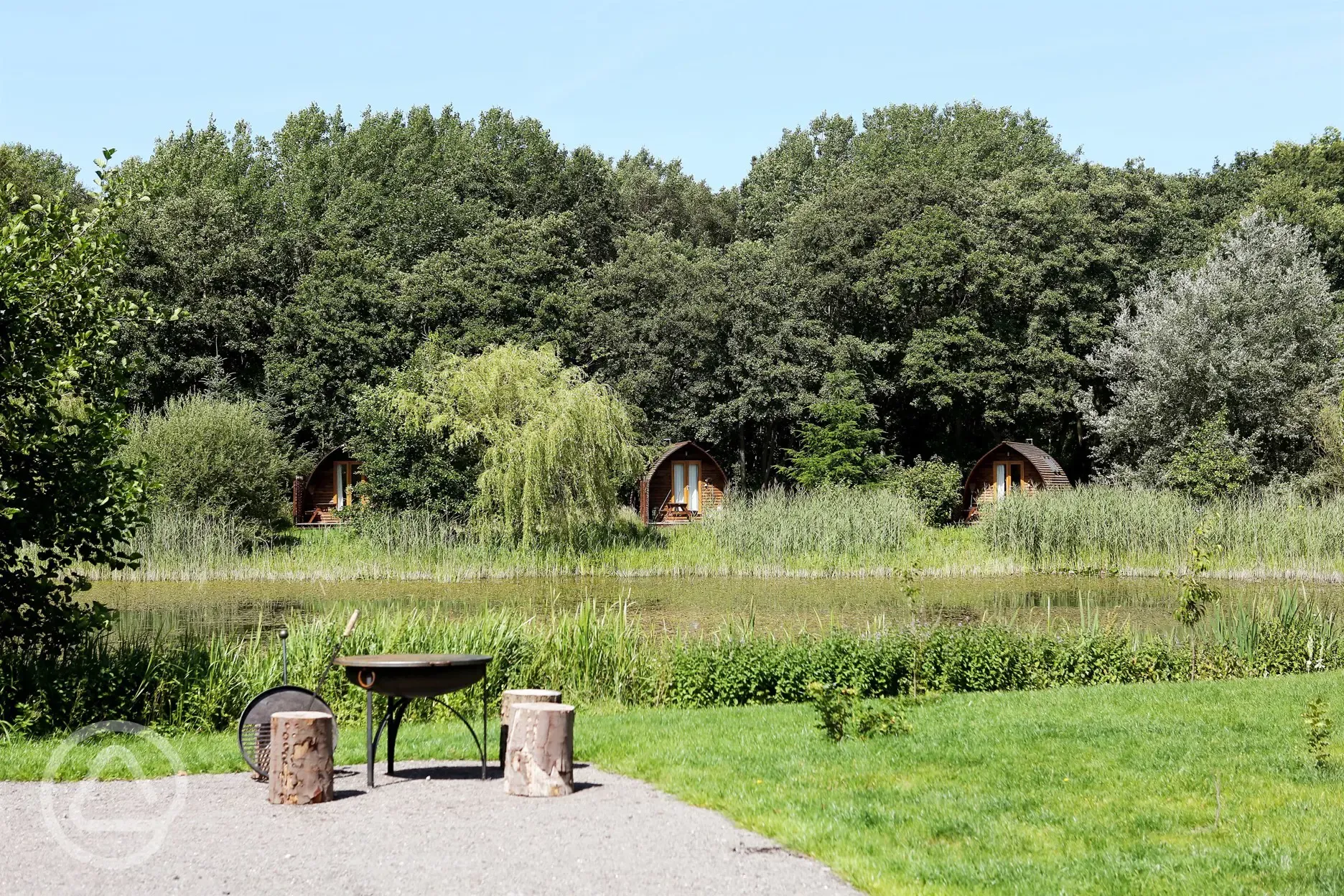 Deluxe ensuite Wigwam pod overlooking the lake