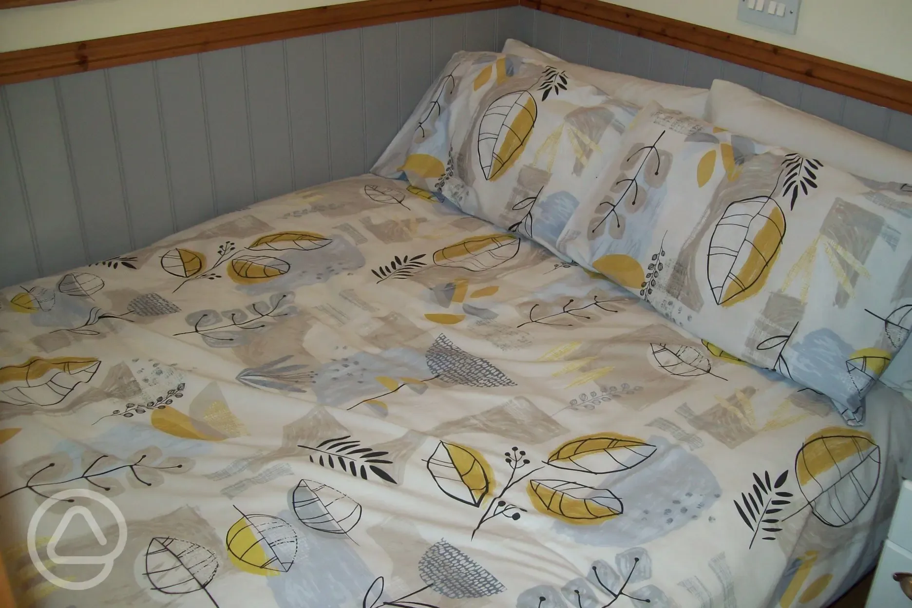 Full size double bed with comfy matress