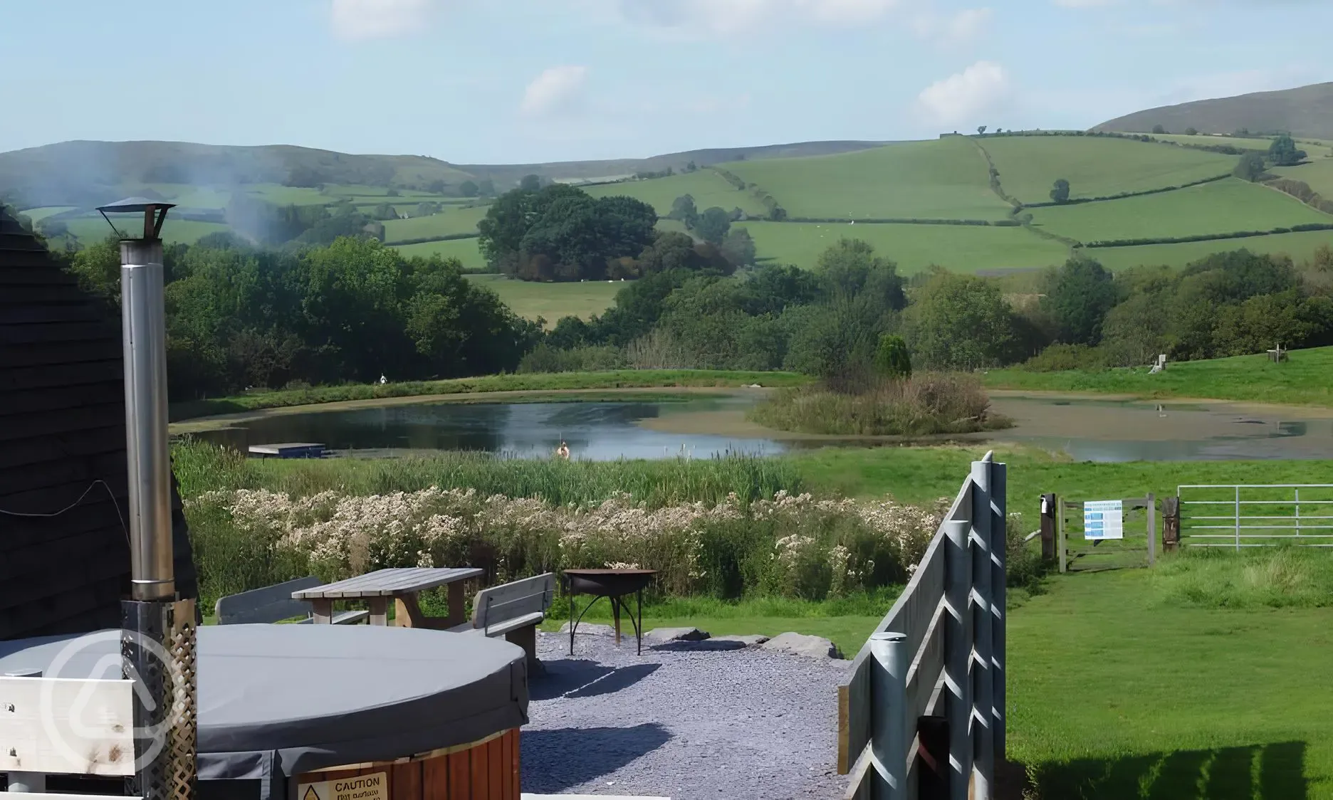 Ensuite Wigwam pod hot tub with countryside views