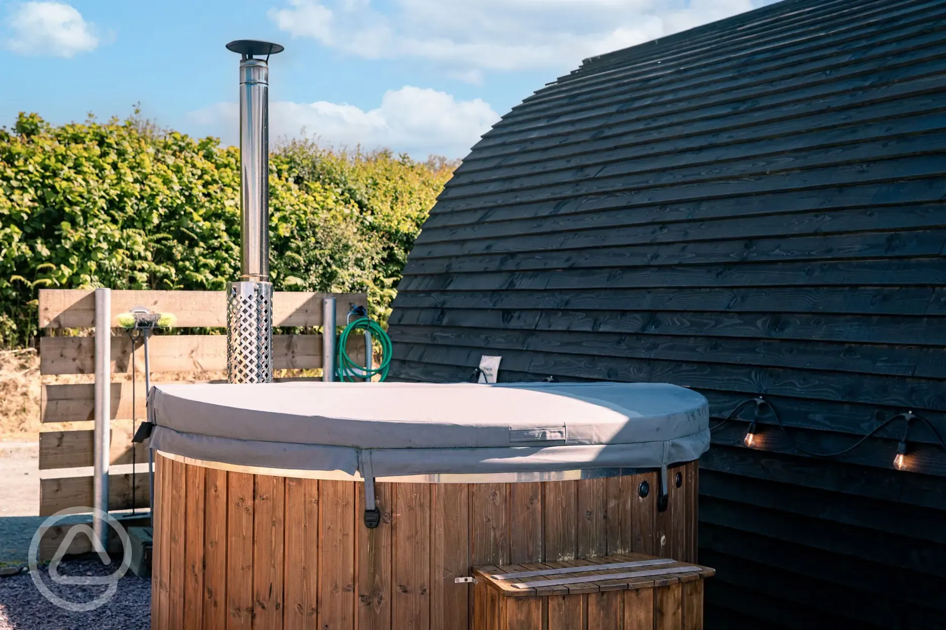 Ensuite deluxe Wigwam pod hot tub