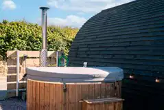 Ensuite deluxe Wigwam pod hot tub