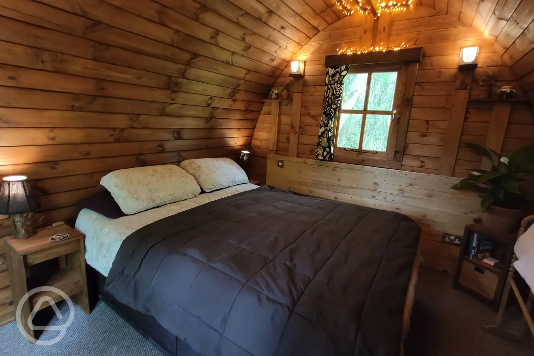Redwood Kingsize Bed