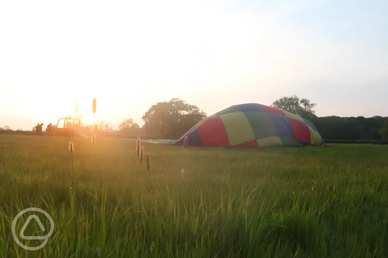 Balloon landing at Little Rodmore Camping