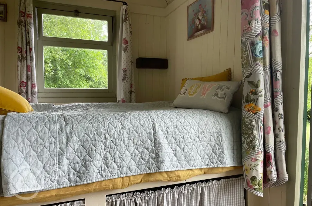 Meadow shepherd's hut bed