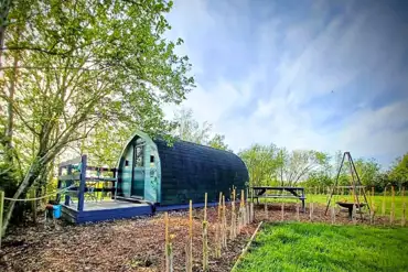 Peacock camping pod with hot tub