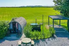 Pods Pwll Coch - Pabi glamping pod with a hot tub and countryside views