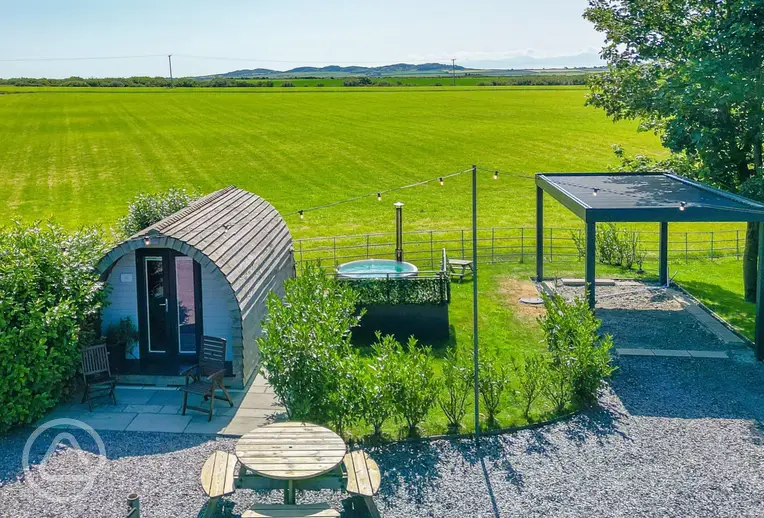 Pods Pwll Coch - Pabi glamping pod with a hot tub and countryside views