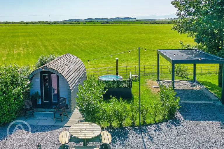 Pods Pwll Coch - Pabi glamping pod with a hot tub and countryside views