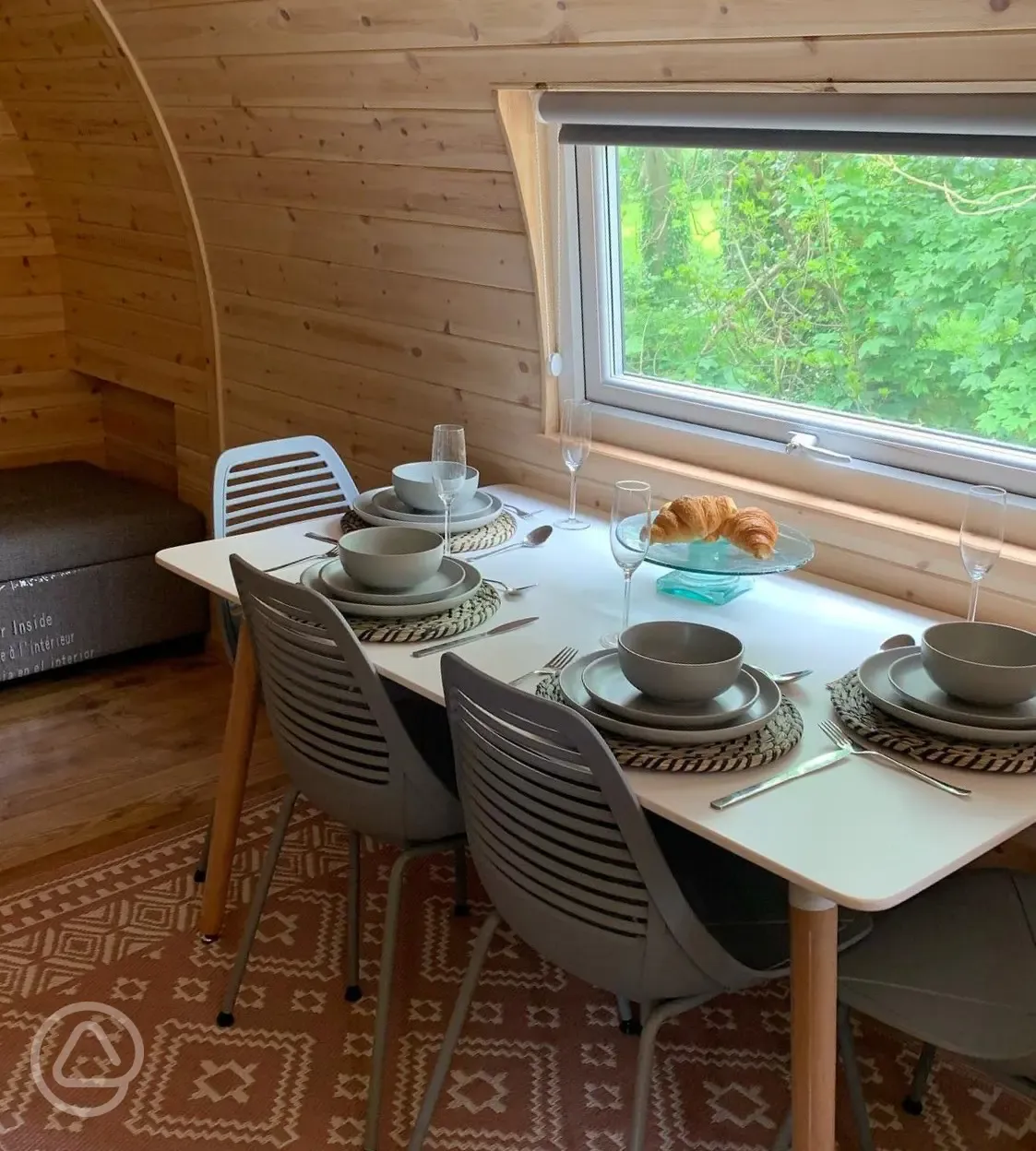 Llys y Llwynogod pod dining area (crockery and dishes included)