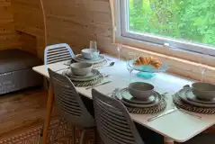 Llys y Llwynogod pod dining area (crockery and dishes included) Llys y Llwynogod pod dining area (crockery and dishes included)