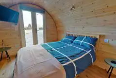 Llys y Llwynogod pod double bedroom (bedding included) with a smart TV Llys y Llwynogod pod double bedroom (bedding included) with a smart TV