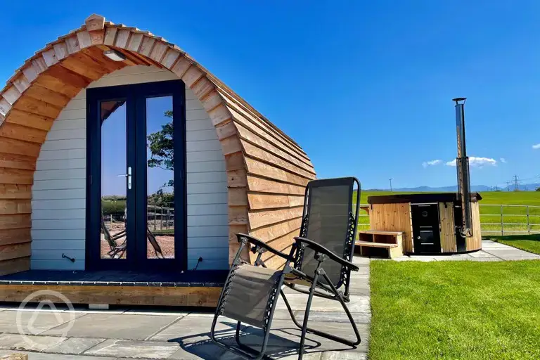 Pabi glamping pod with hot tub