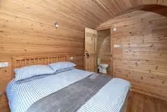 Llys y Llwynogod double bedroom with an ensuite bathroom