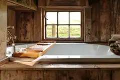 Cowboy shepherd's hut ensuite