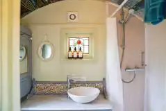 Nadine shepherd's hut ensuite