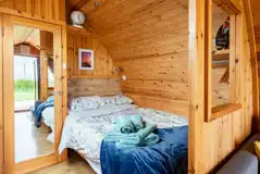 Ensuite glamping pod - bed