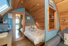 Ensuite glamping pod double bed (bedding provided) Ensuite glamping pod double bed (bedding provided)