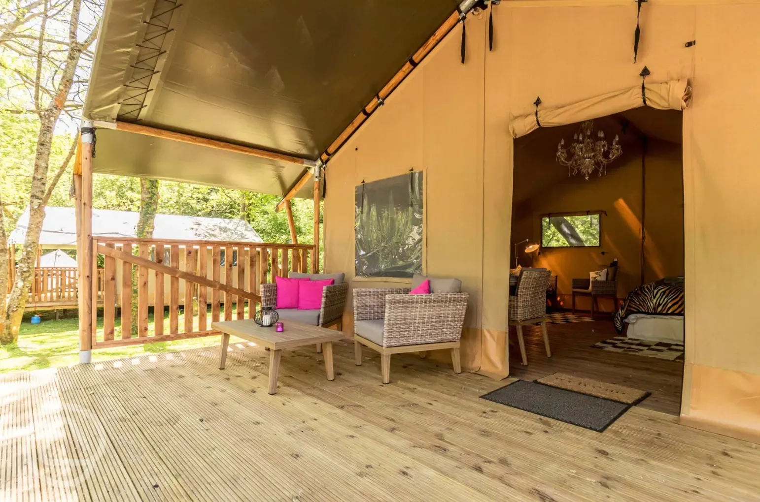 Oak safari tent