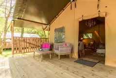 Oak safari tent outdoor veranda with a seating area