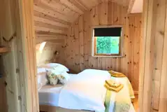 Blossom glamping pod - bedroom
