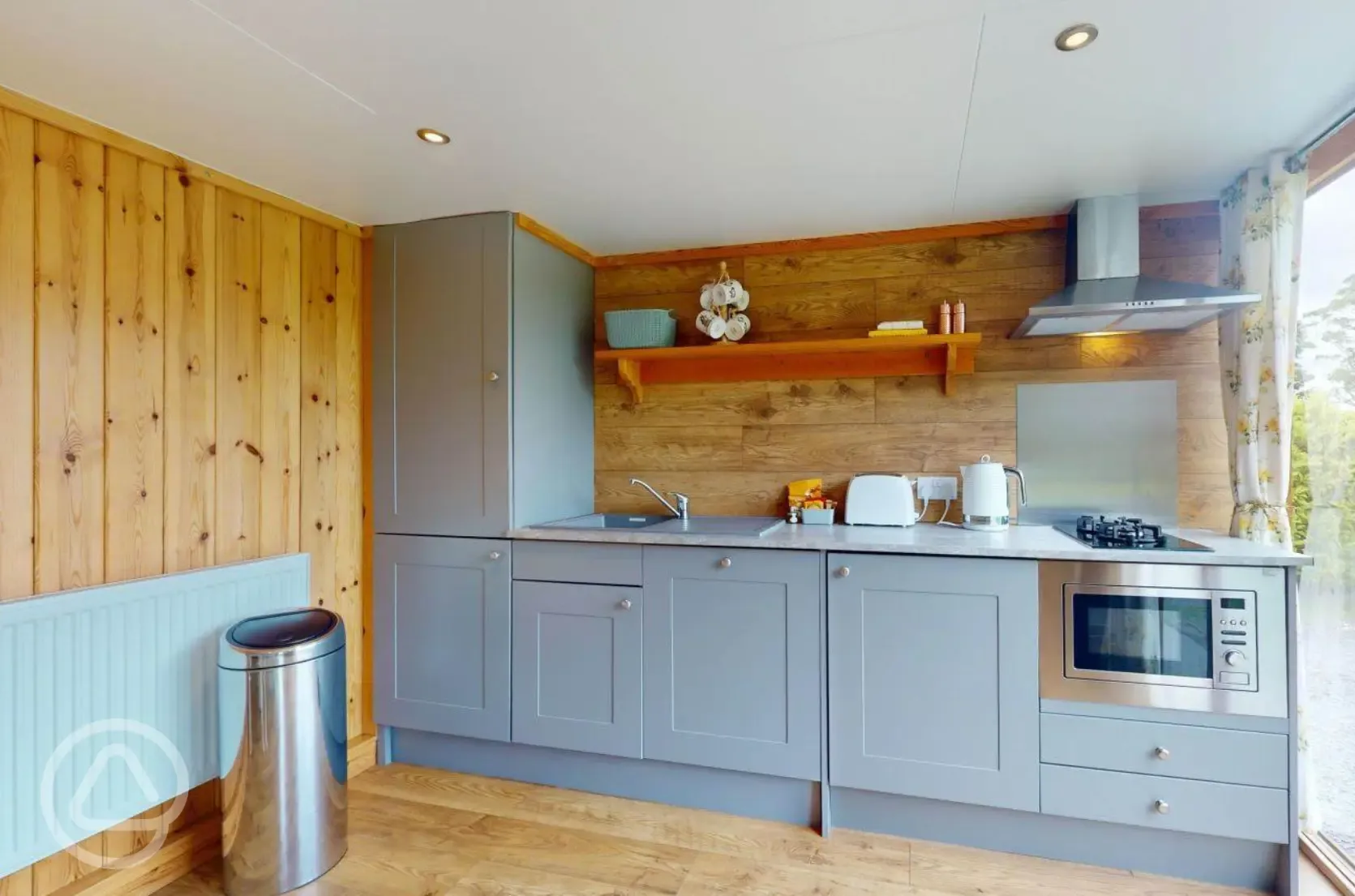 Blossom glamping pod - kitchen