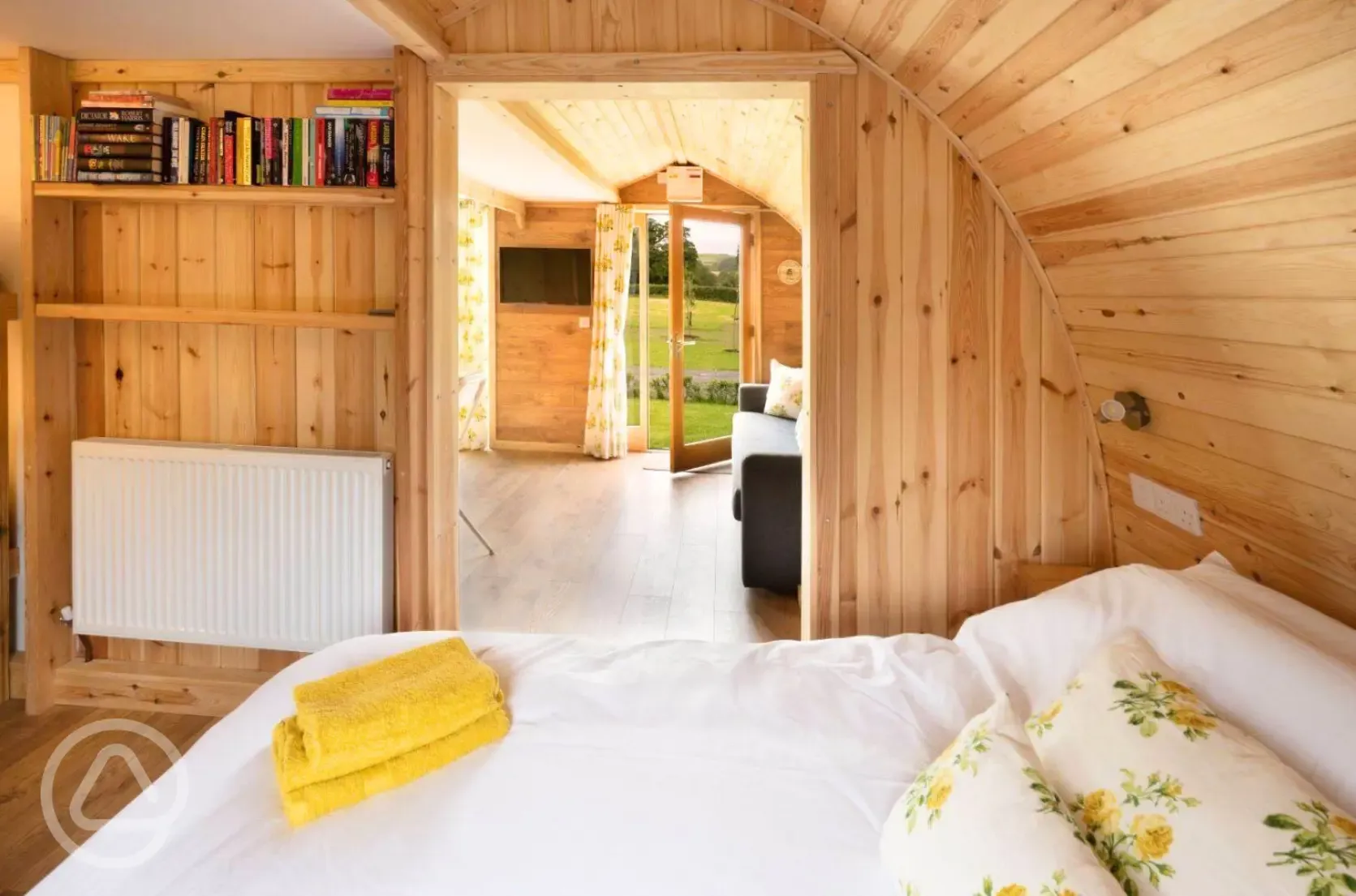 Blossom glamping pod - bedroom