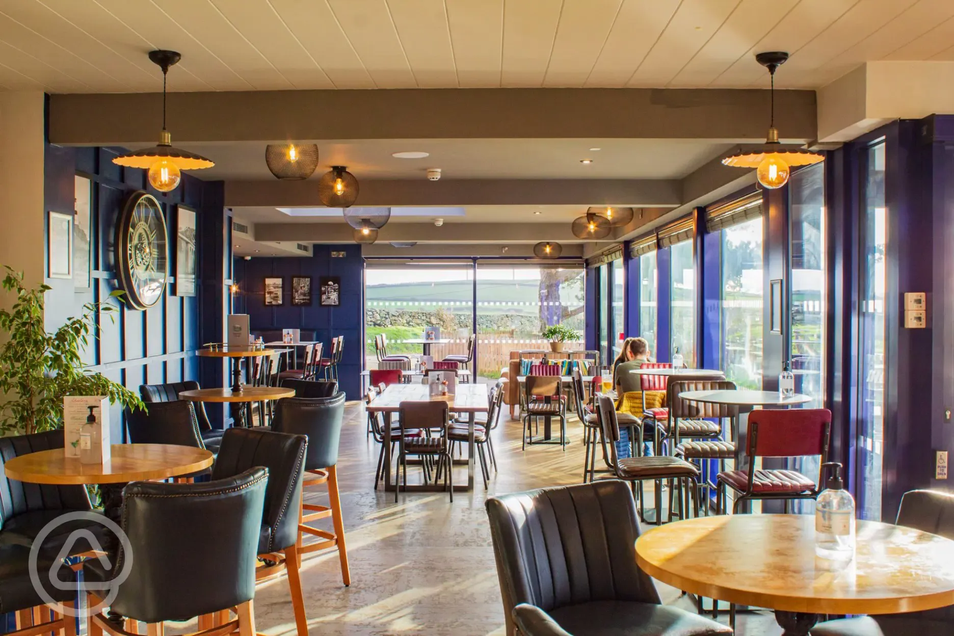 The Bay View Restaurant and Bar offering an evening and lunch menu