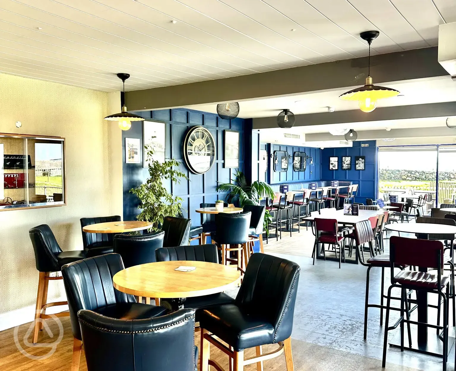 The Bay View Restaurant and Bar offering an evening and lunch menu