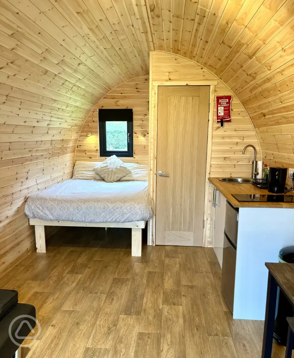 XL luxury pod double bed and kitchenette