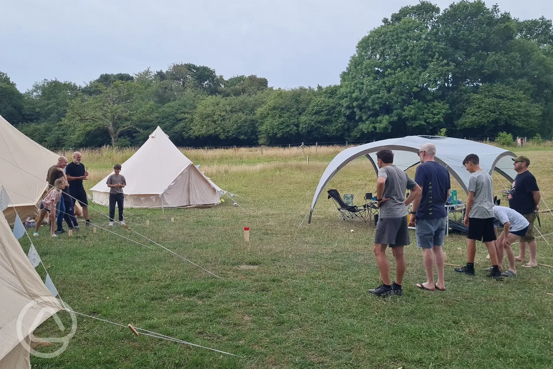 Games in the camping field 