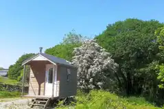 Daisy glamping cabin