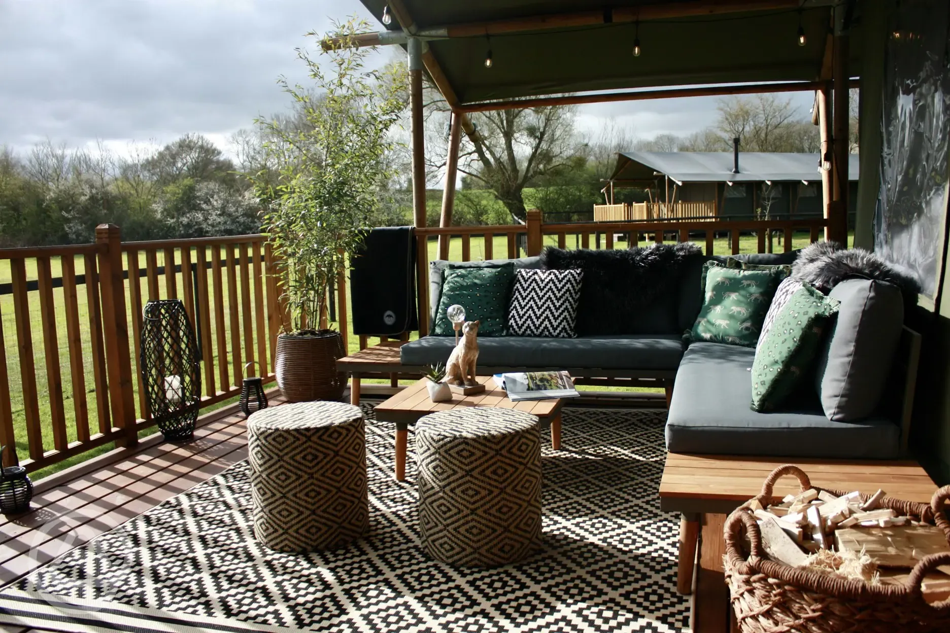 Safari tent - outdoor decking area 