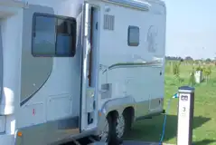 Motorhome on fully serviced gravel hardstanding pitch (16 amp hook up)