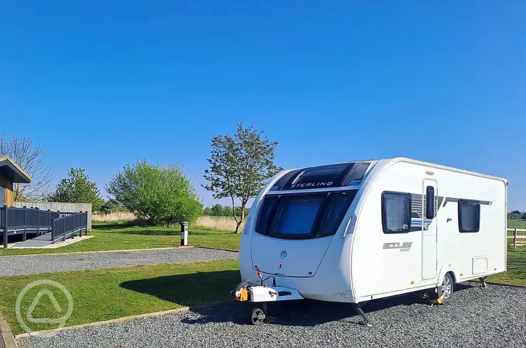 Caravan on fully serviced gravel hardstanding pitch (16 amp hook up)