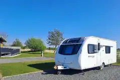Caravan on fully serviced gravel hardstanding pitch (16 amp hook up)