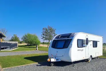 Caravan on fully serviced gravel hardstanding pitch (16 amp hook up)