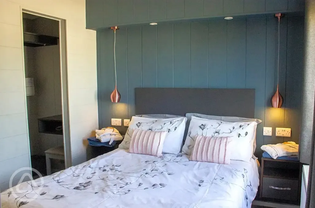 Coastal retreat ensuite lodge double bed
