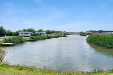 Fully serviced hardstanding pitches and onsite fishing lake at The Laurels
