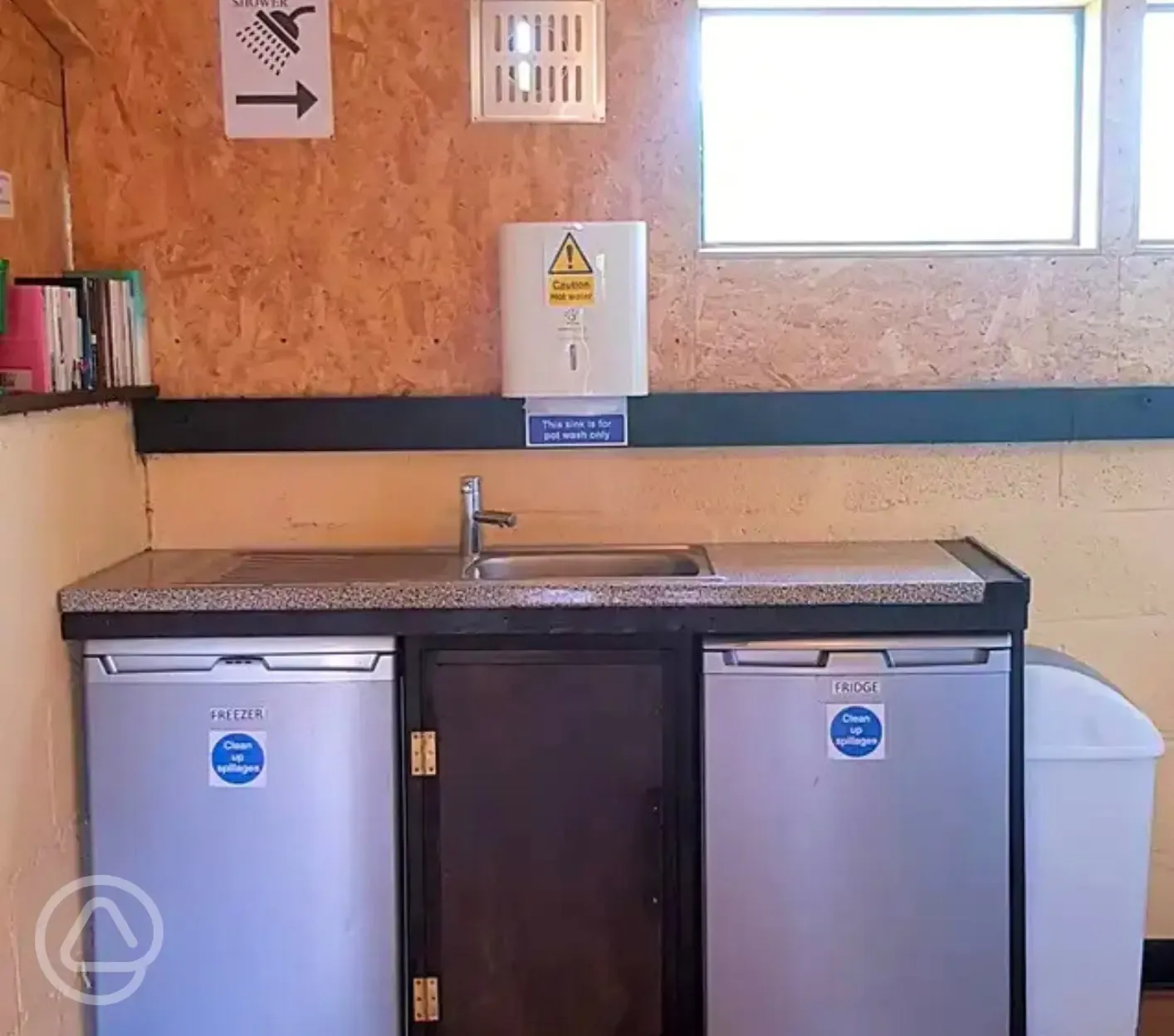 Washing up area and communal fridge/freezer