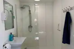 Log glamping cabin private bathroom (25m from the cabin)