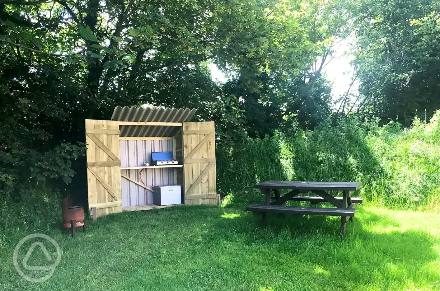 Bell tent outdoor cooking hut