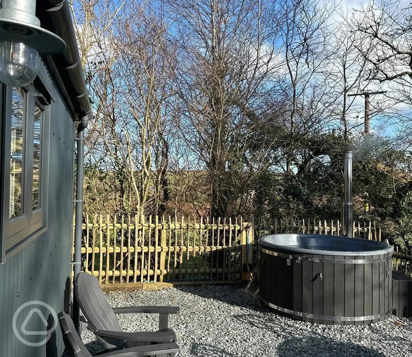 Dingle Dell shepherd's hut hot tub