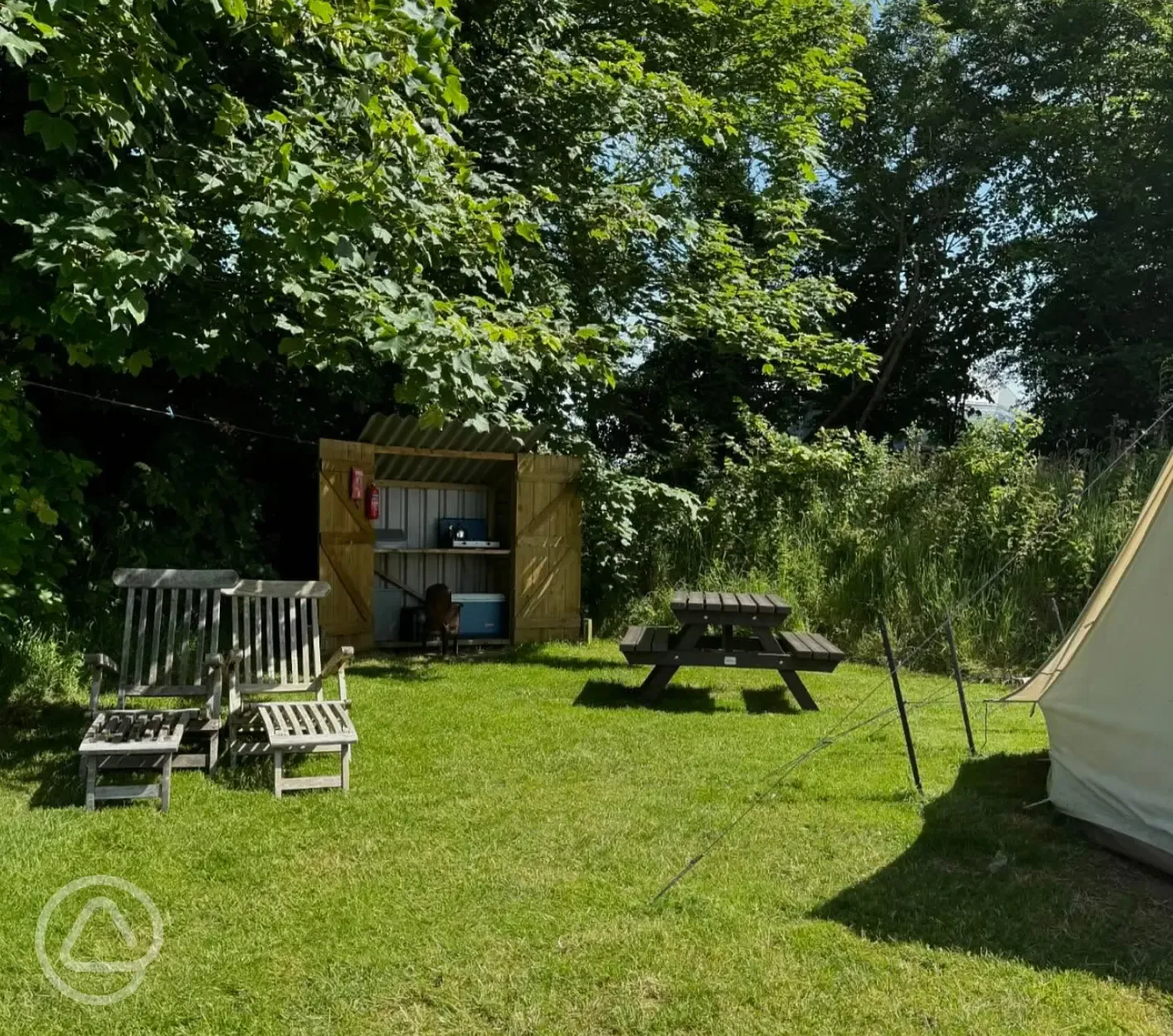 Bell tent outdoor cooking hut