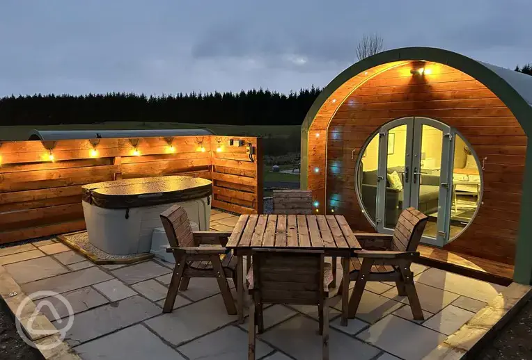 Glamping pod with hot tub 